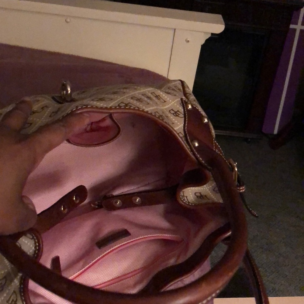 Large beautiful spacious Dooney & Bourke hobo bag. - Picture 7 of 8